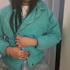 Vintage North Face Turquoise Puffer Jacket
(Youth 10/XL or Women’s S/XS)